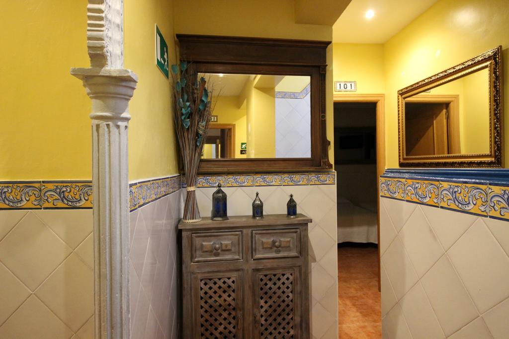 Hostal Guadalupe Torremolinos Exterior photo